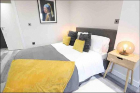 Entire Apartment / NEC / Resorts World / Birmingham Airport